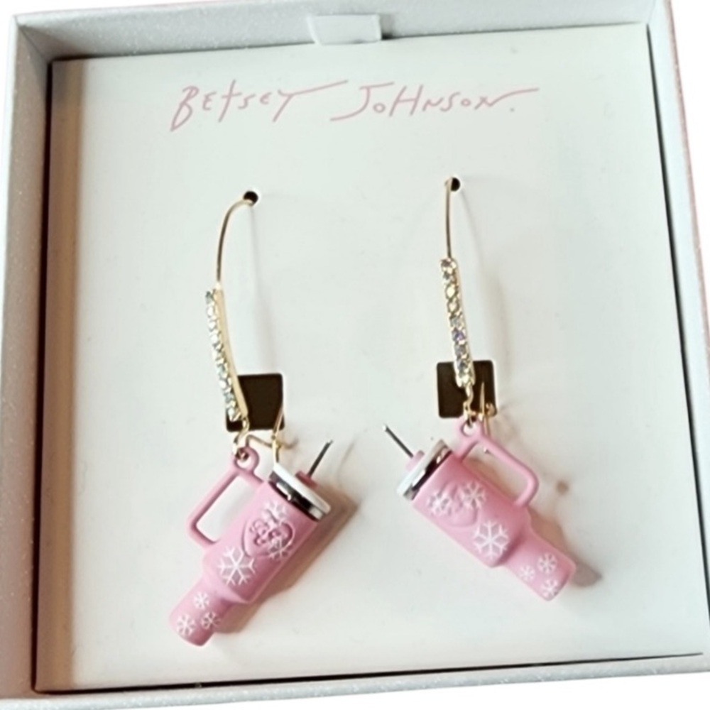 BETSEY JOHNSON Christmas Holiday Pink & White Snowflake Stanley Cup Earrings NWT - Picture 11 of 13